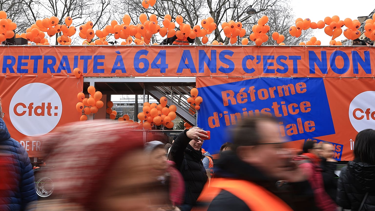 Slogan très explicite dans les rues de Paris