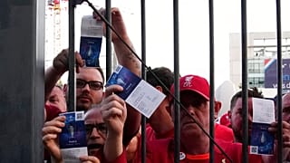 Paris'teki Şampiyonlar Ligi final maçı öncesi çok sayıda Liverpool taraftarları stada alınmadı