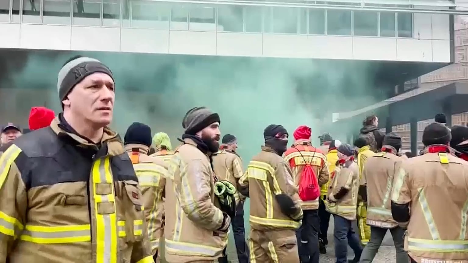 Bombeiros belgas em protesto em Bruxelas