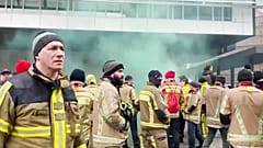 Bombeiros belgas em protesto em Bruxelas
