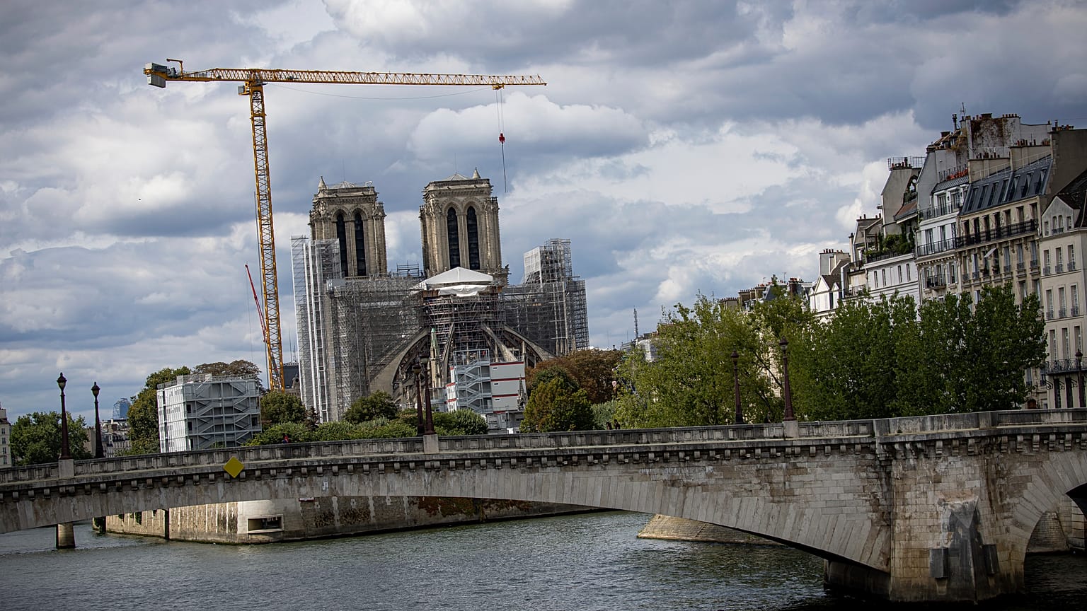 Felújítási munkálatok a Notre-Dame-székesegyháznál 2022 augusztusában