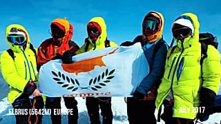 Η κυπριακή σημαία σε μία από τις υψηλότερες κορυφές του κόσμου