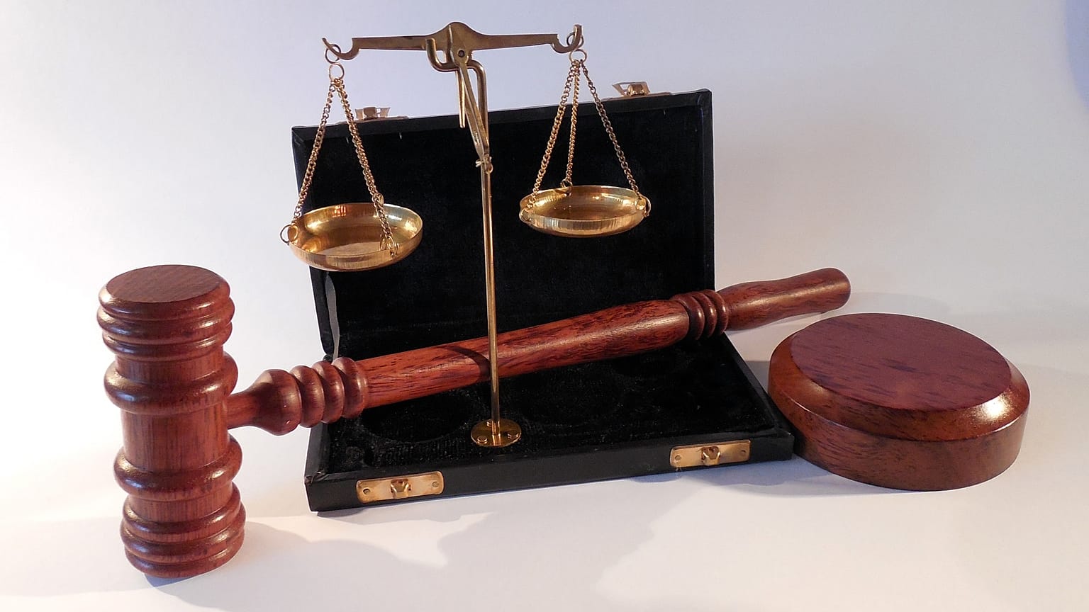 محكمة إسبانية بصدر حكما ضد رجل بدفع 200 ألف يورو لزوجته السابقة مقابل 25 عاماً من العمل المنزلي من دون أجر. مارس/آذار 2023.