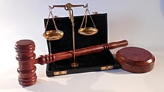 محكمة إسبانية بصدر حكما ضد رجل بدفع 200 ألف يورو لزوجته السابقة مقابل 25 عاماً من العمل المنزلي من دون أجر. مارس/آذار 2023.