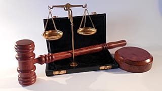 محكمة إسبانية بصدر حكما ضد رجل بدفع 200 ألف يورو لزوجته السابقة مقابل 25 عاماً من العمل المنزلي من دون أجر. مارس/آذار 2023.
