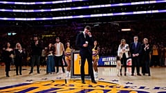 Pau Gasol, exjugador de baloncesto español, en la retirada de su número 16 por los Lakers, en Los Ángeles (EE. UU.).