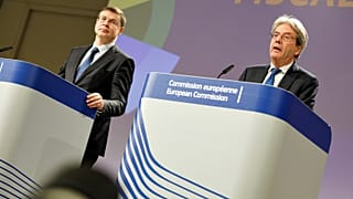 Valdis Dombrovskis, az Európai Bizottság alelnöke és Paolo Gentiloni, gazdaságért felelős uniós biztos