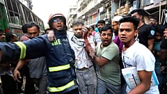 A bangladesi mentők munkában