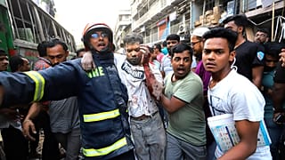 A bangladesi mentők munkában
