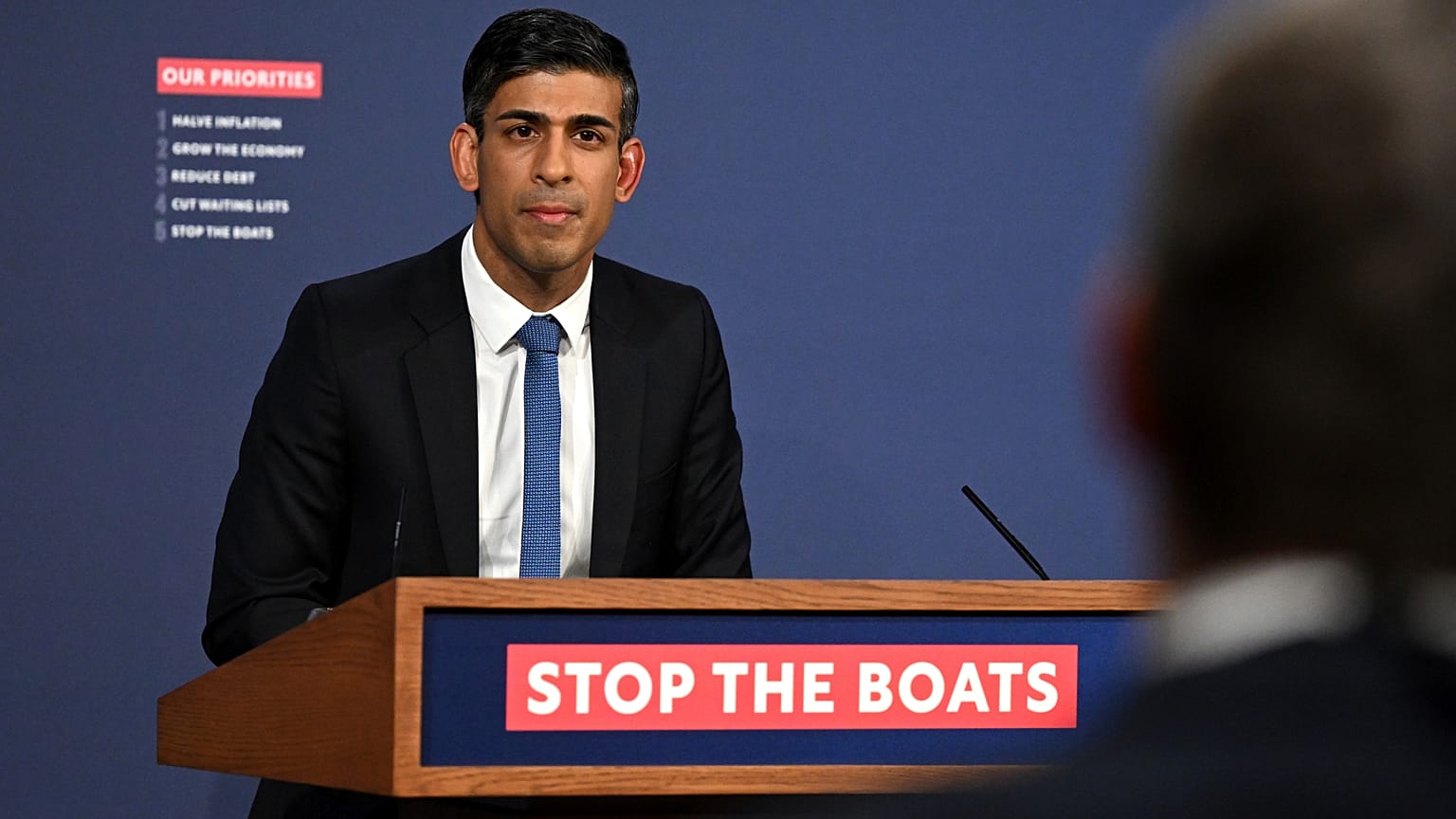 Primeiro-ministro britânico, Rishi Sunak, na apresentação do plano para impedir a entrada de migrantes no Reino Unido
