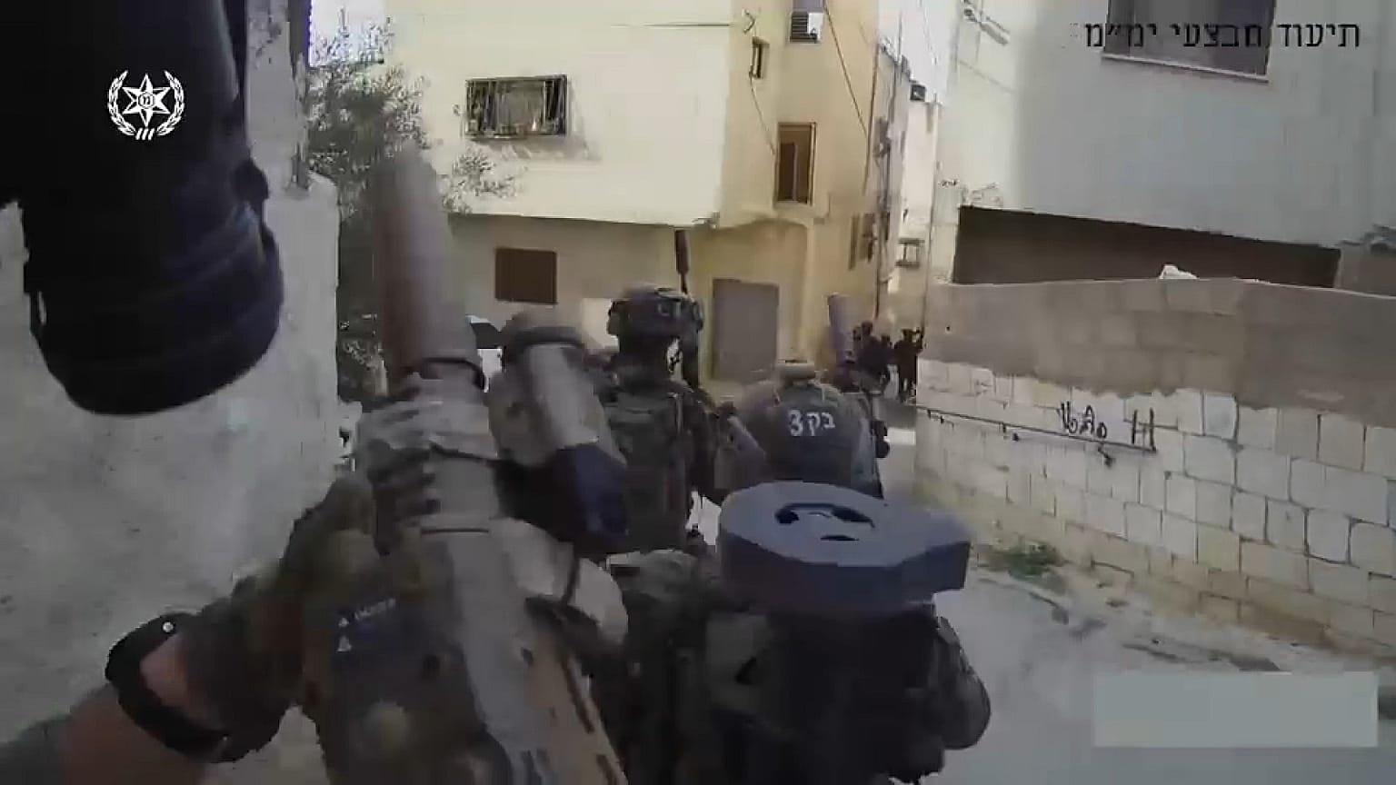 الجنود الإسرائيليين اثناء مداهمة مخيم جنين