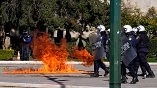Atina'da göstericler ve polis arasında arbede çıktı