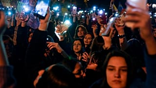 Concentración multitudinaria para conmemorar el Día Internacional de la Mujer en Estambul, Turquía, el miércoles 8 de marzo de 2023.