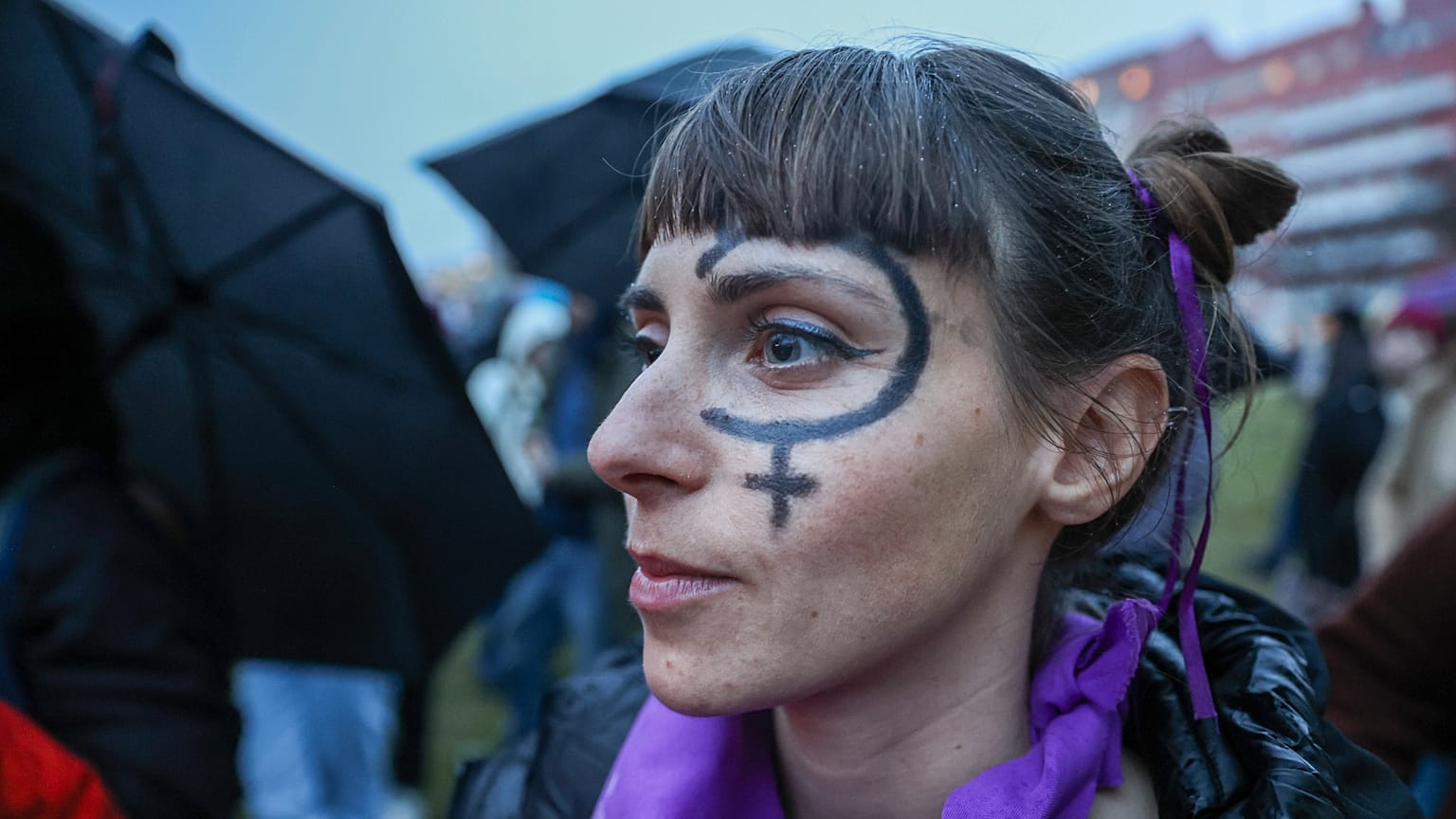 Participante na V Greve Feminista Internacional em Lisboa, Portugal