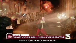 A keddi erőszakos tüntetés után újra utcára vonultak a tiltakozók Tbilisziben