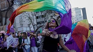 Eine Frau in Mexiko-Stadt während einer Demonstration zum Internationalen Frauentag