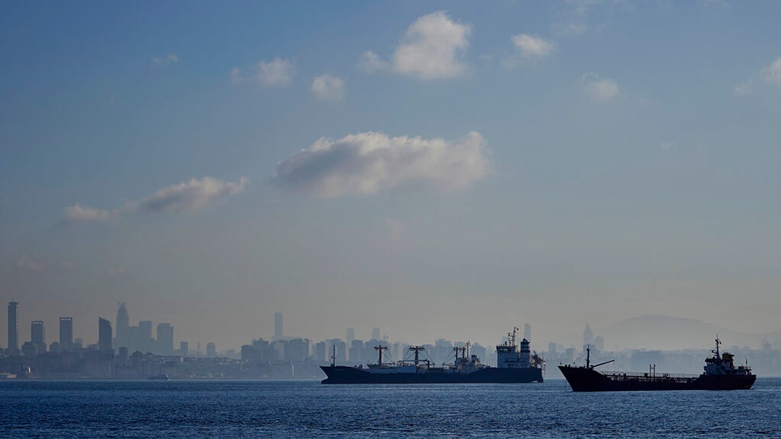 Des bateaux transportant des céréales ukrainiennes, 1 novembre 2022