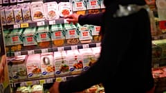 Labels, Labels und Labels in einem Brüsseler Supermarkt.