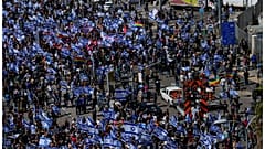 إسرائيليون يحتجون على خطط حكومة رئيس الوزراء بنيامين نتنياهو الجديدة لإصلاح النظام القضائي، في تل أبيب، إسرائيل، الخميس 9 مارس/آذار 2023