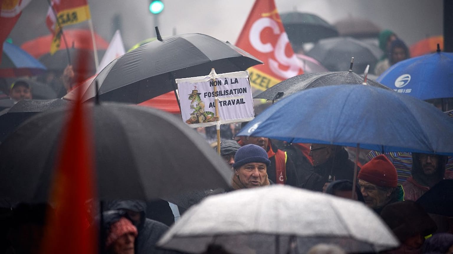Des manifestants à Paris, le 9 mars 2023