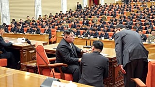 الزعيم الكوري الشمالي كيم جونغ أون خلال اجتماع لحزب العمال الحاكم - أرشيف