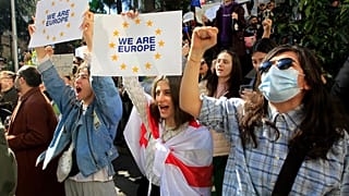 Молодежь вышла под лозунгом "Мы - Европа!"