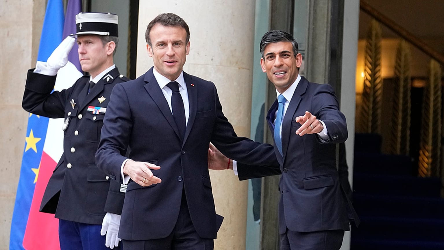 Emmanuel Macron y Rishi Sunak en el palacio del Elíseo, en París