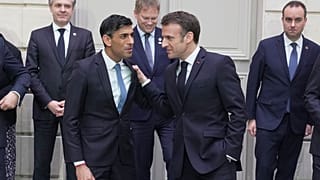 ΜΑΚΡΟΝ ΚΑΙ ΣΟΥΝΑΚ ΣΤΟ ΠΑΡΙΣΙ