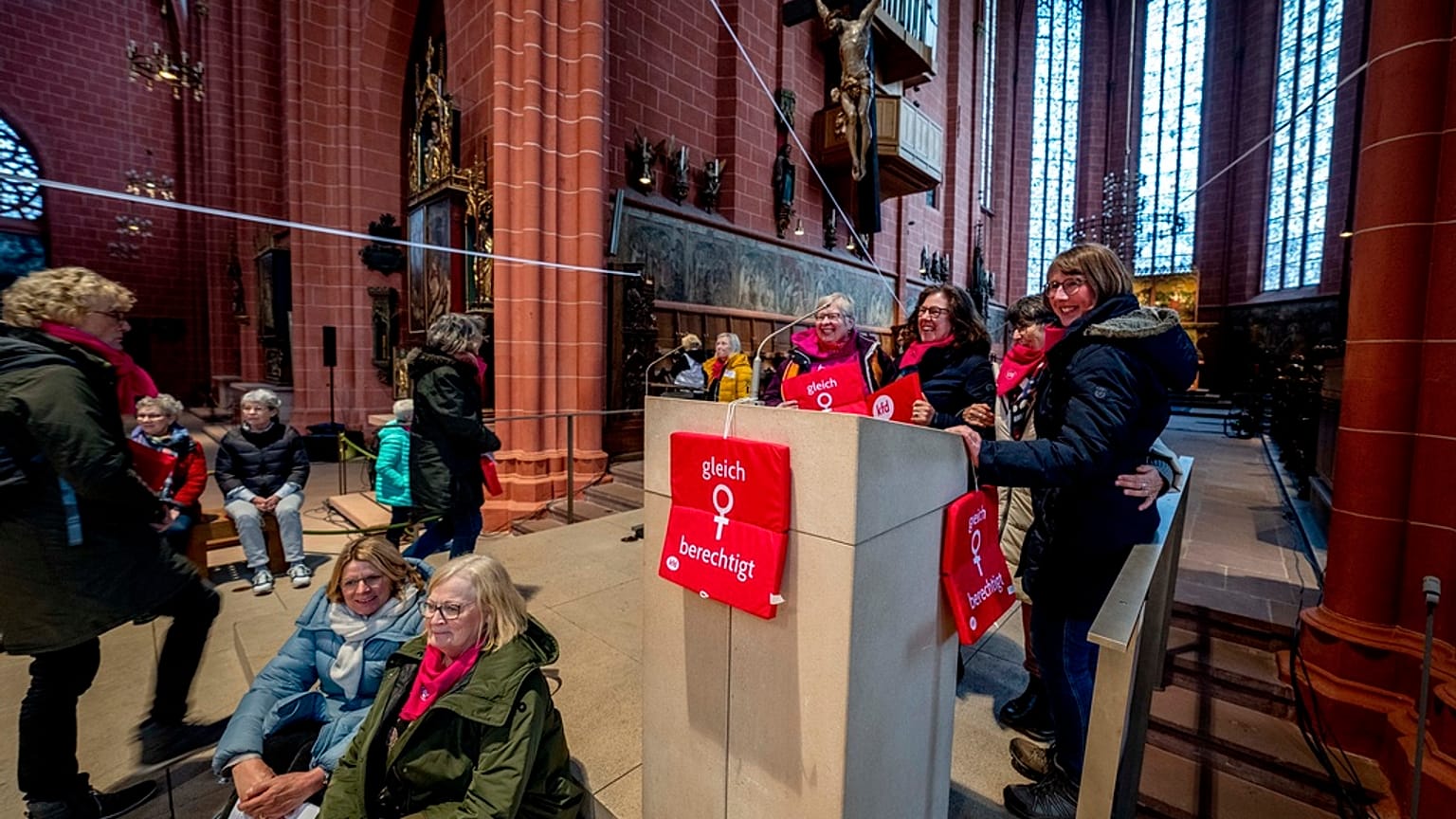 Egyenlő jogokat kérnek a nőknek az egyházon belül frankfurti hívők