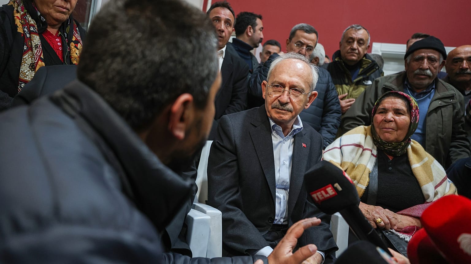 Kemal Kılıçdaroğlu, deprem çadırında geceledi