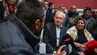 Kemal Kılıçdaroğlu, deprem çadırında geceledi