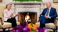 Ursula von der Leyen recebida na Casa Branca por Joe Biden
