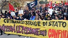 Felvonulás a cutrói partoknál elhunyt menekülők emlékére