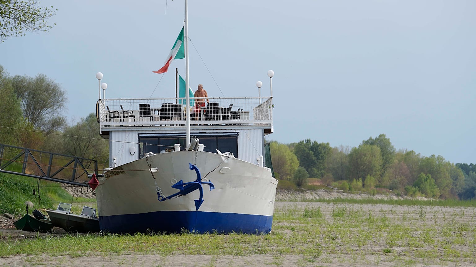 Le fleuve Pô, en Italie, asséché, Ficarolo, le 28 juillet 2022