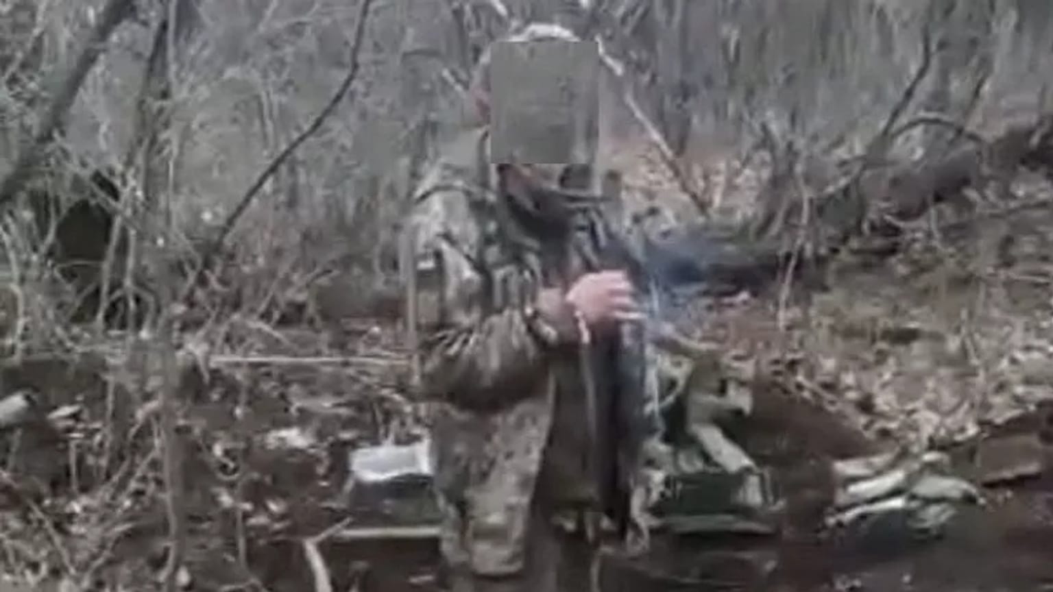 Az ukrán hadifogoly, kivégzése előtt a videón