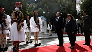 Επίσημη υποδοχή του Νίκου Χριστοδουλίδη από την Κατερίνα Σακελλαροπούλου