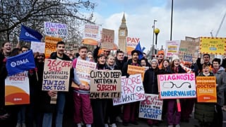 Médicos residentes ingleses en huelga. Londres, Reino Unido