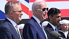 США, Великобритания и Австралии представили оборонный план альянса AUKUS, который включает в себя поставки атомных подлодок Канберре и строительство субмарин нового поколения.