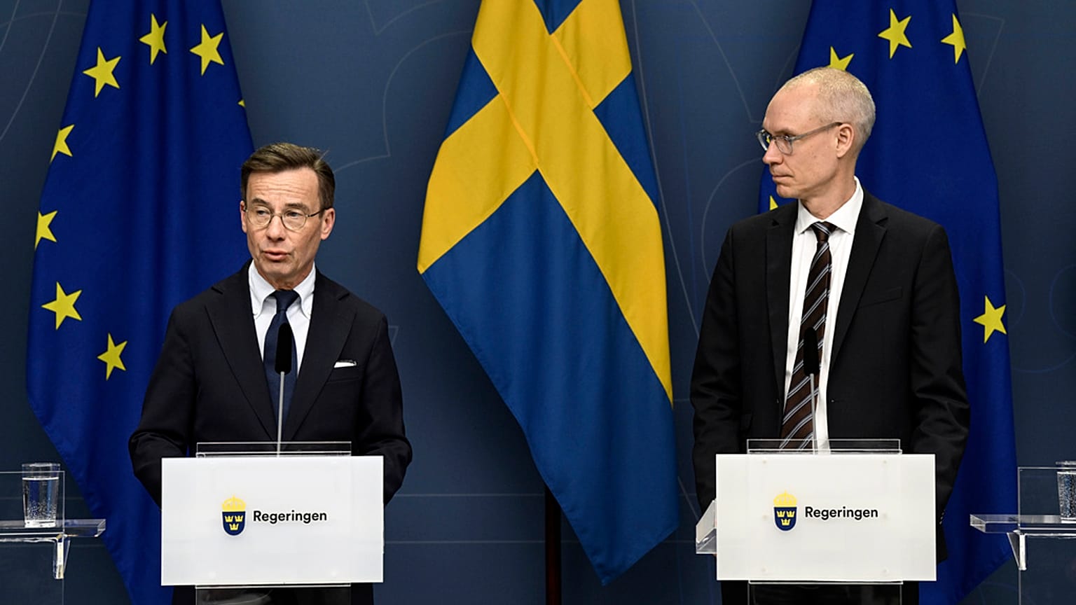 Ulf Kristersson (balra) és Svédország NATO-csatlakozásáért felelős főtárgyaló, Oscar Stenstroem