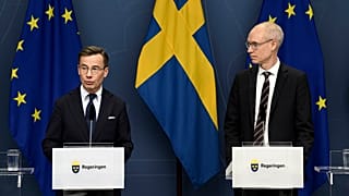 Ulf Kristersson (balra) és Svédország NATO-csatlakozásáért felelős főtárgyaló, Oscar Stenstroem