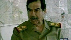 Saddam Hussein appare alla tv di Stato irachena. (7.4.2003)
