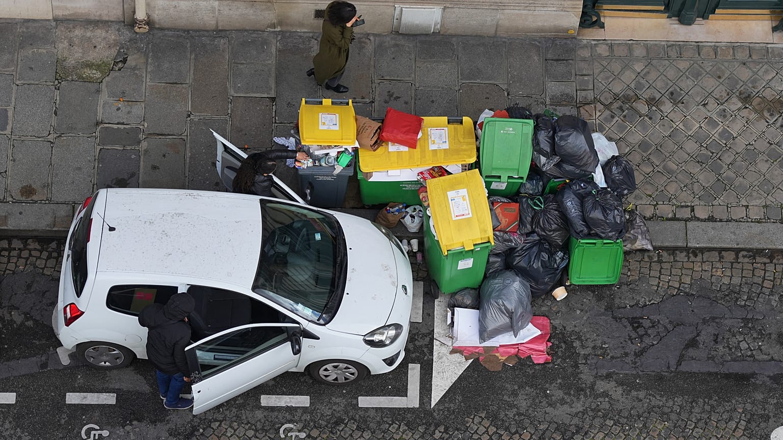 Gut 7.000 Tonnen Müll haben sich in Paris bereits angesammelt.