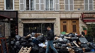 Toneladas de basura se han acumulado en París por la huelga de basureros