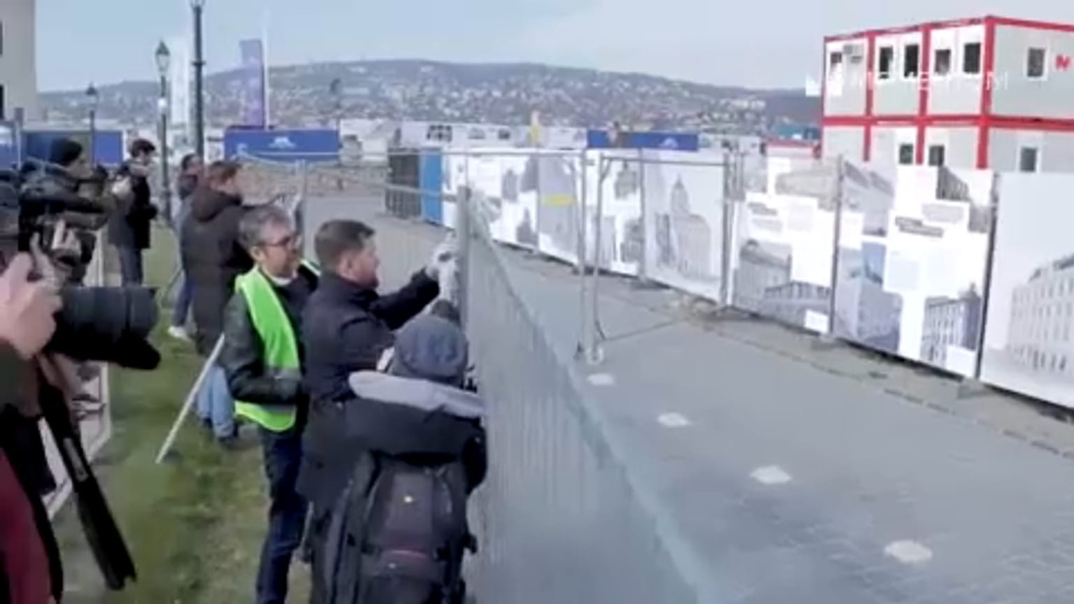 Kordonbontás a budai várban