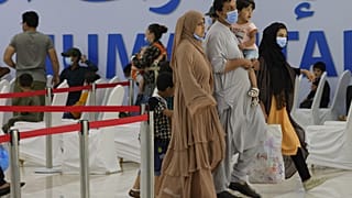 Abu Dhabi'de tahliye edilenler için kurulan insanlık kentinde kalan Afganlar (arşiv)