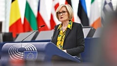 European Commissioner Mairead McGuinness urged lawmakers to draw lessons from the collapse of two American banks.