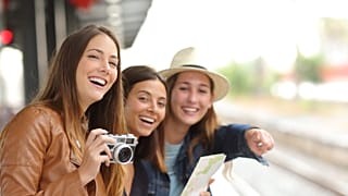 Erasmus предлагает 35 000 бесплатных железнодорожных проездных билетов для молодых людей.