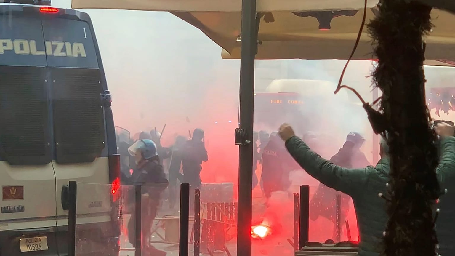 مواجهات بين شرطة نابولي وجماهير فرانكفورت