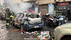 Mehrere Autos in Neapel brannten aus