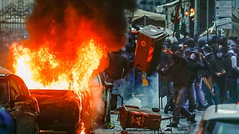 Violence erupts between fans in Naples ahead of Champions League match